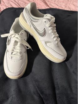 Tennis shoes size 6 ( new)