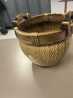 Woven Basket w/Wooden Handles Willow 14X12"