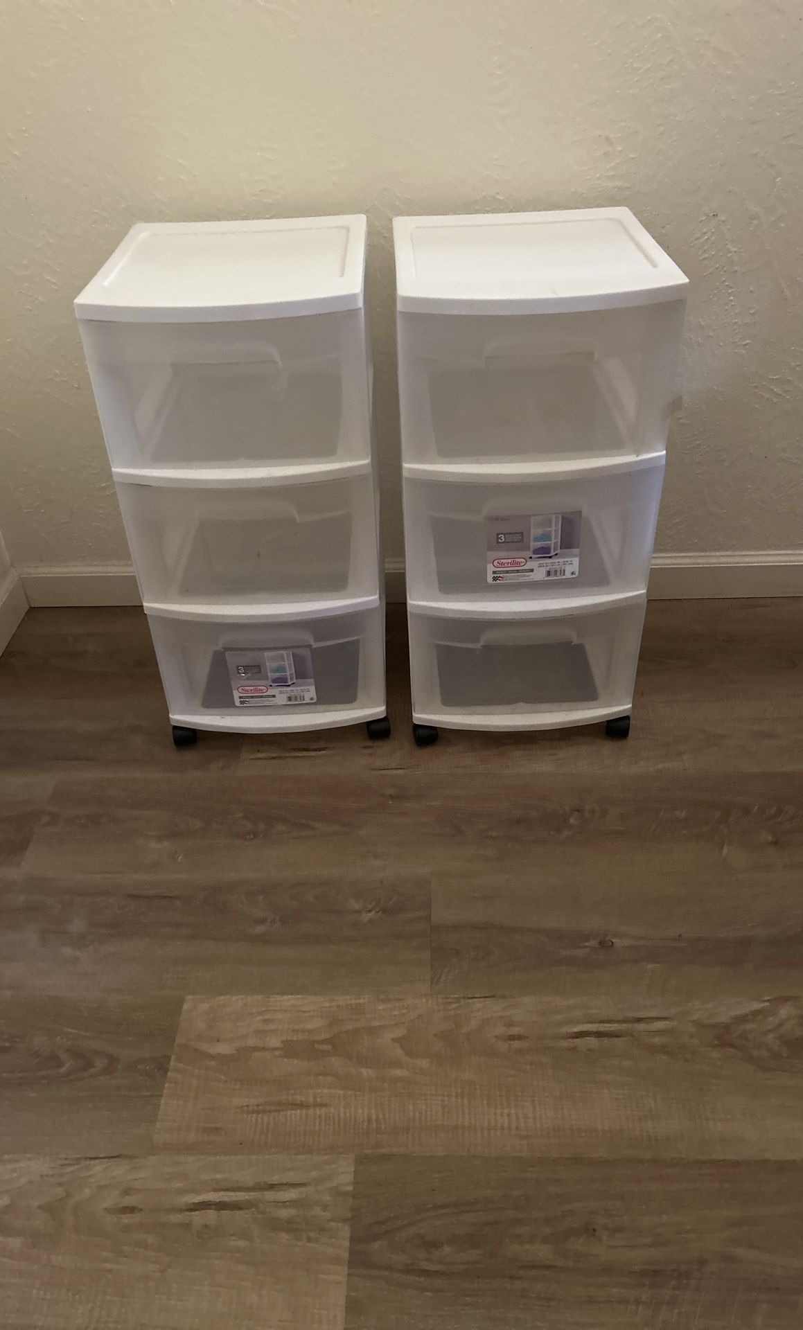 Storage containers
