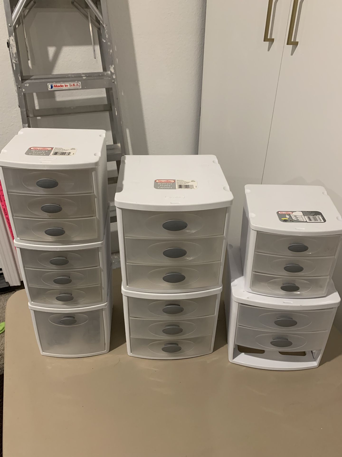 Plastic Containers w Drawers 