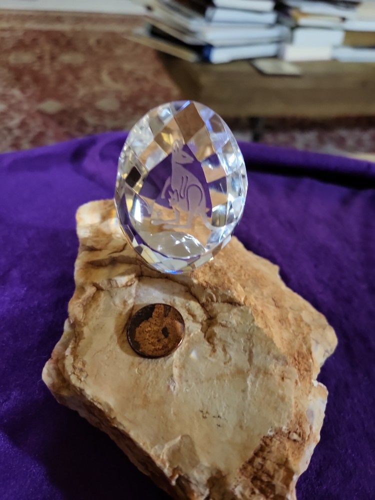 Kangaroo Crystal"Paperweight "