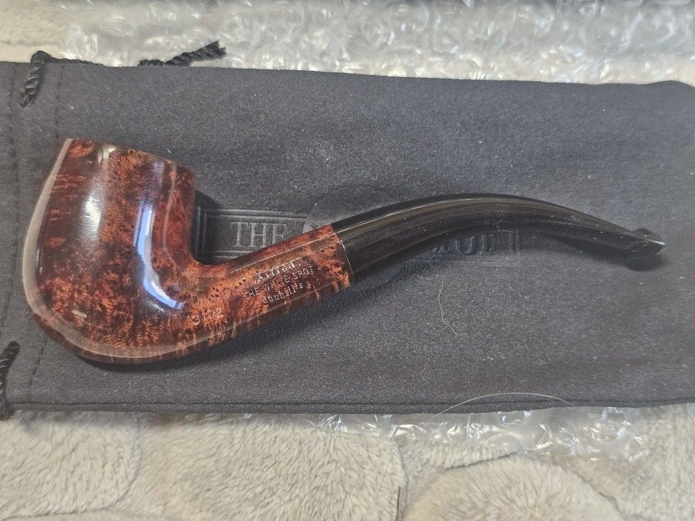 Alfred Dunhill's The White Spot Amber Root Curved Pipe 3102 (2018)