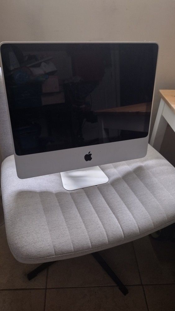 Selling A Apple i Mac Computer Monitor 20" In Excellent Condition! 2008