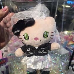Kitty Chucky bride