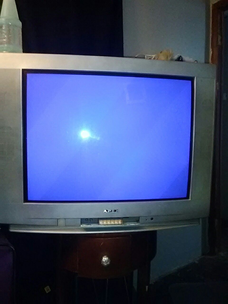 APEX 27" TV