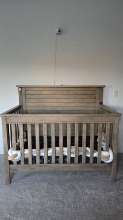 Crib In Great Condition - Adjustable