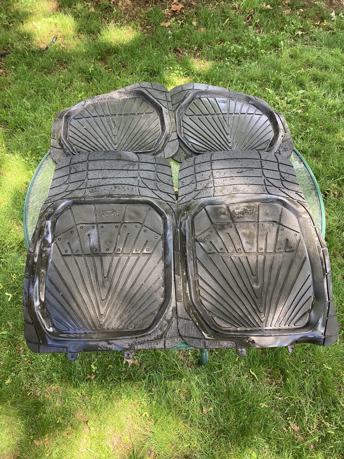 Simmons universal floor mats