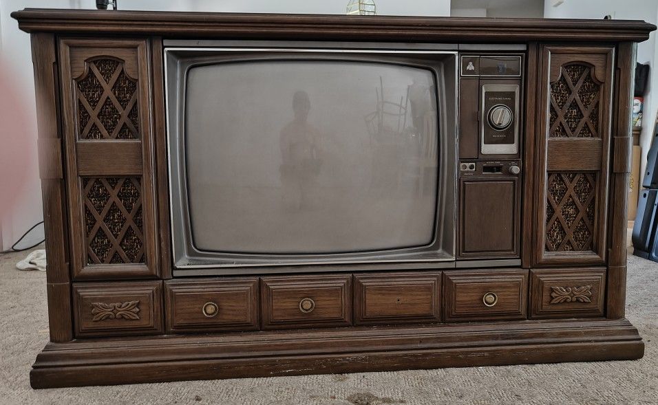 Vintage 25" Quasar Console TV