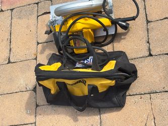 DeWalt Corded Circular Saw with Tool Bag