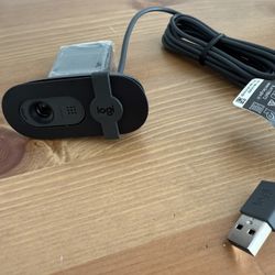 Logitech Brio 101 Full HD 1080 Webcam  for meeting