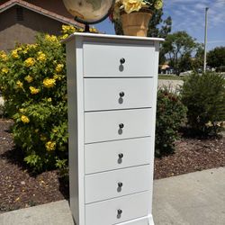 White 6 Drawer Dresser Chest of Drawers Furniture Excellent Condition 