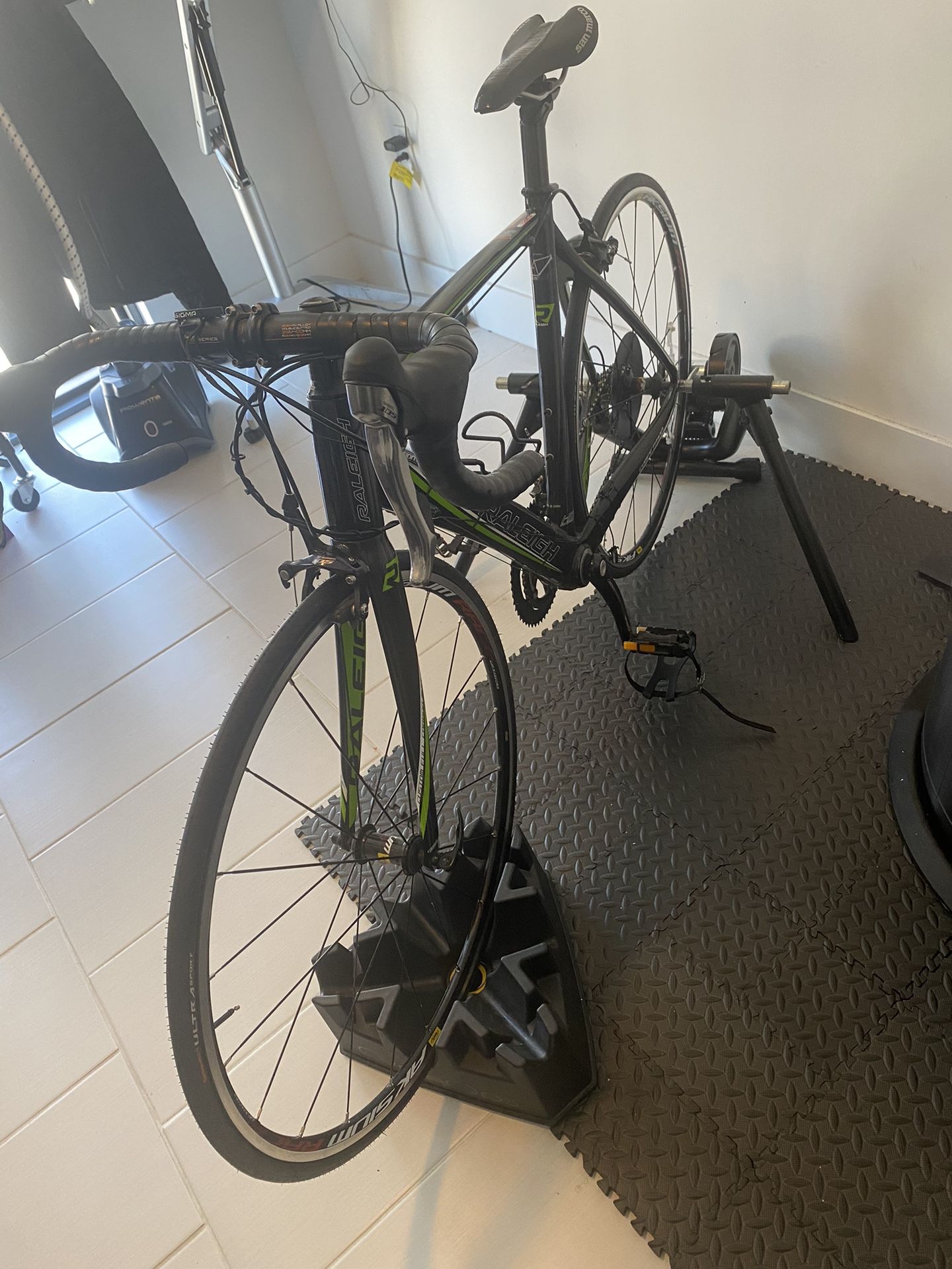 Raleigh Avenir 200 Series Size Small 53mm Cycling Bicycle With Indoor Stand