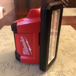 milwaukee m12 rover service and repair light with usb charging 