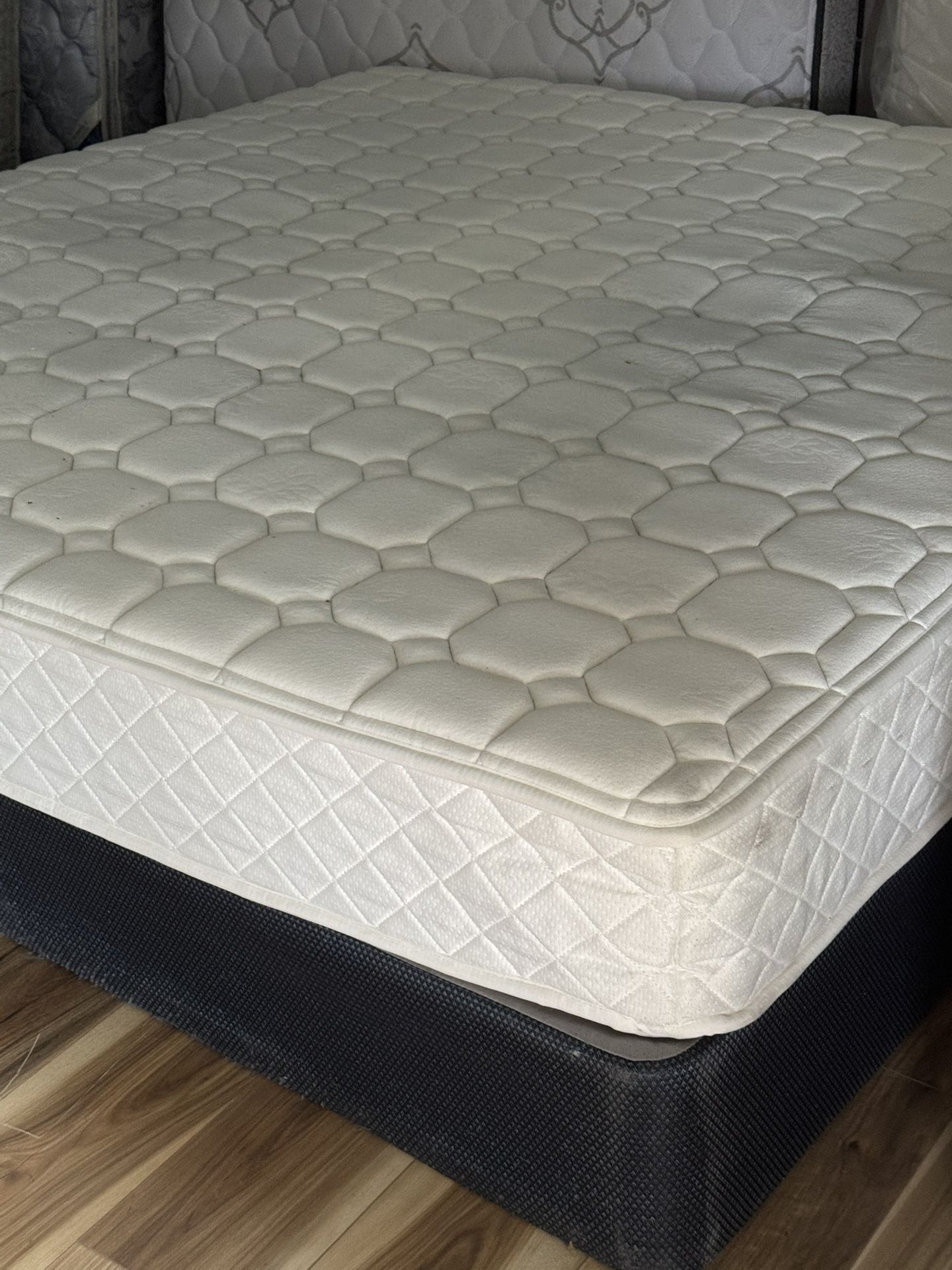 USED KING SIZE MATTRESS ONLY