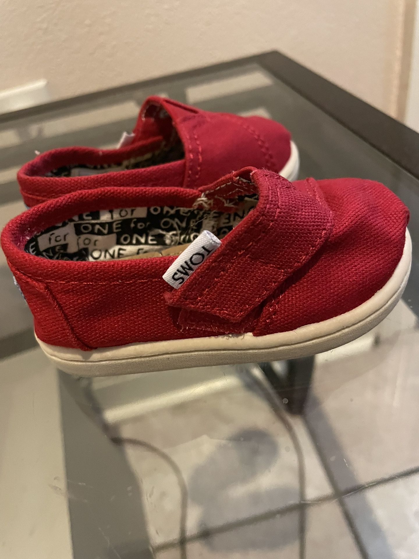 Infant Baby Red Toms Size 4