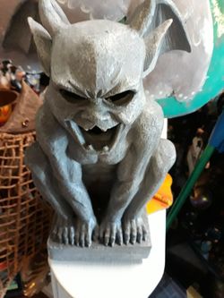 Cool resin gargoyle statue