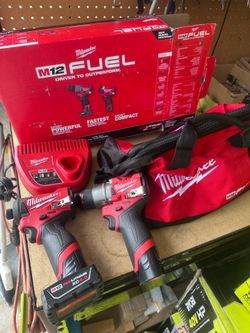 Milwaukee M12 FUEL 12-Volt Lithium-lon Brushless Cordless Hammer Drill and Impact Driver Combo Kit w/2 Batteries and Bag (2-Tool)