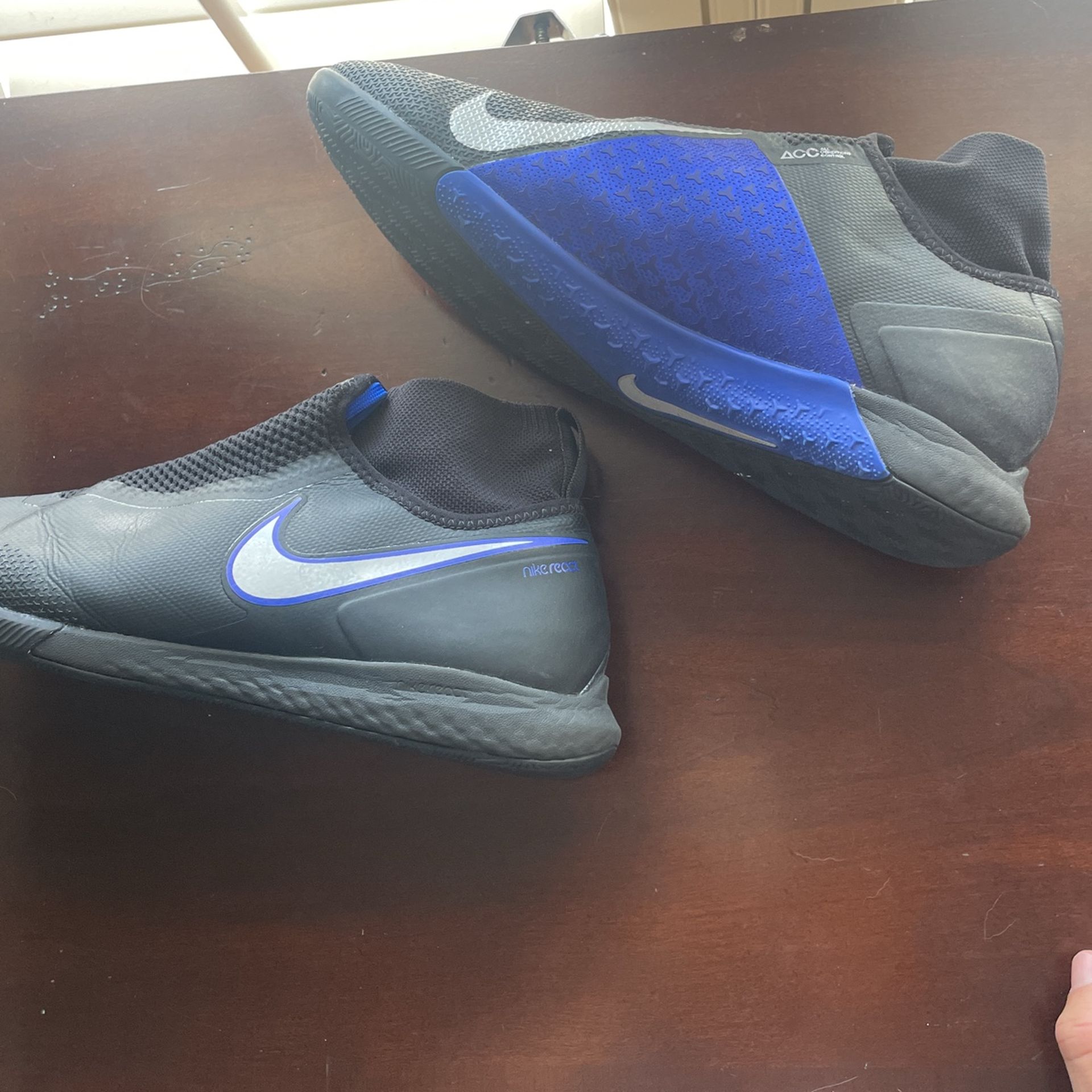 Nike Phantom Indoor Soccer / Futsal Shoes