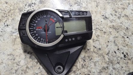 09 to 2016 GSXR 1000 OEM GAUGES CLUSTER SPEEDOMETER IN EXCELLENT SHAPE