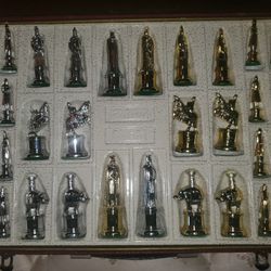 Gallant Knight Chess Set