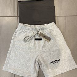 Light oak essential shorts