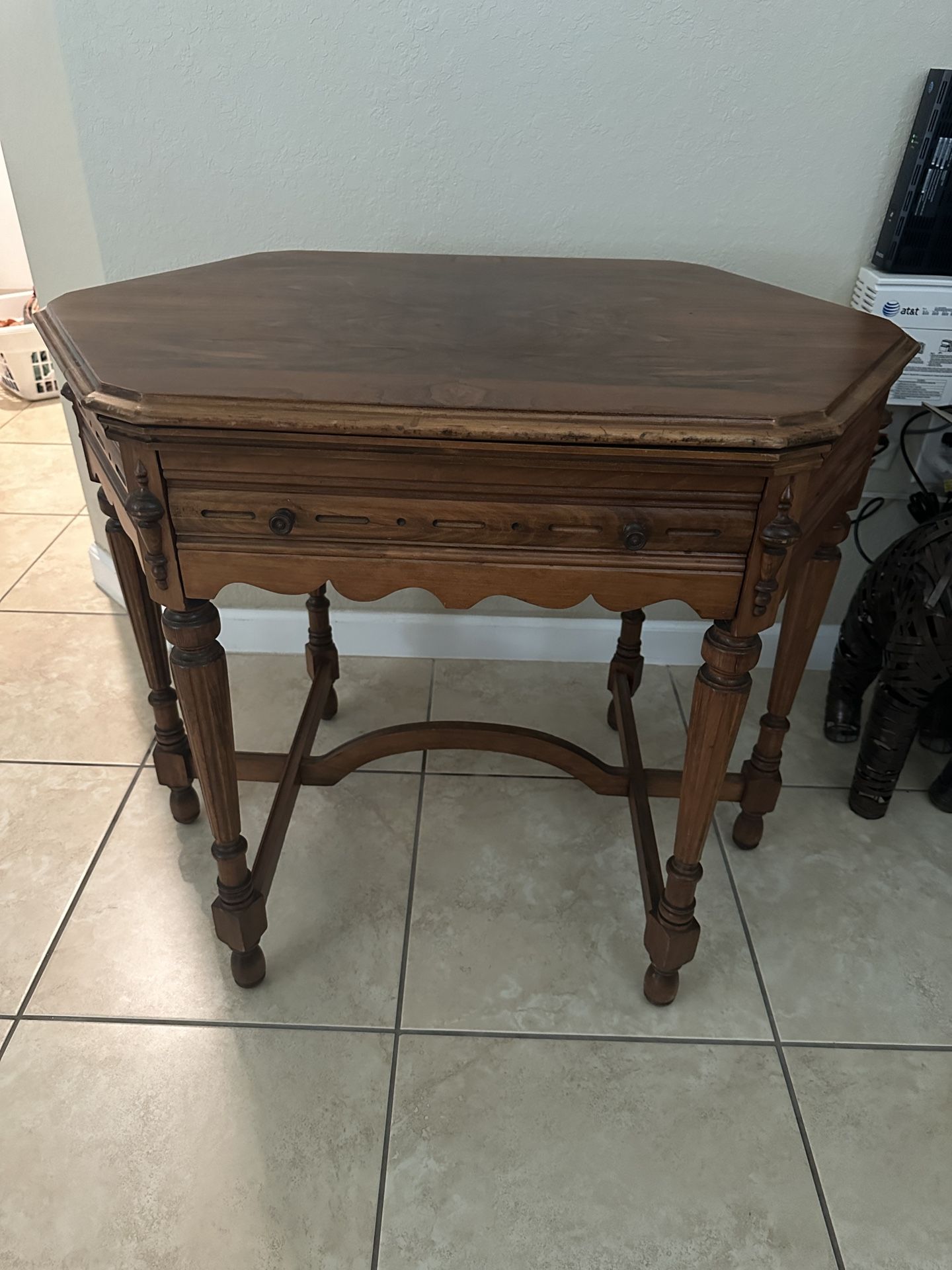 Vintage 1920s Atwater Kent Model 55C Radio Table