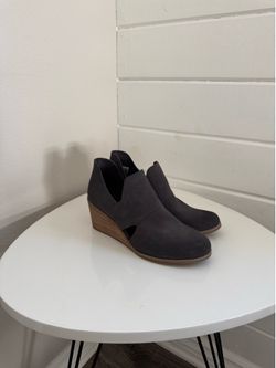 TOMS Women’s Wedges (Size 7.5)