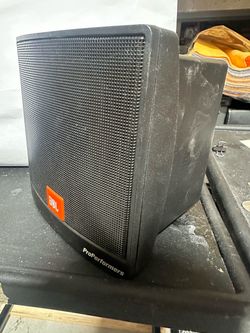 JBL bookshelf speakers (2)