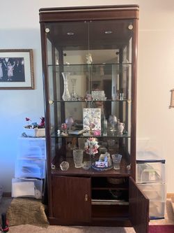 Currio cabinet