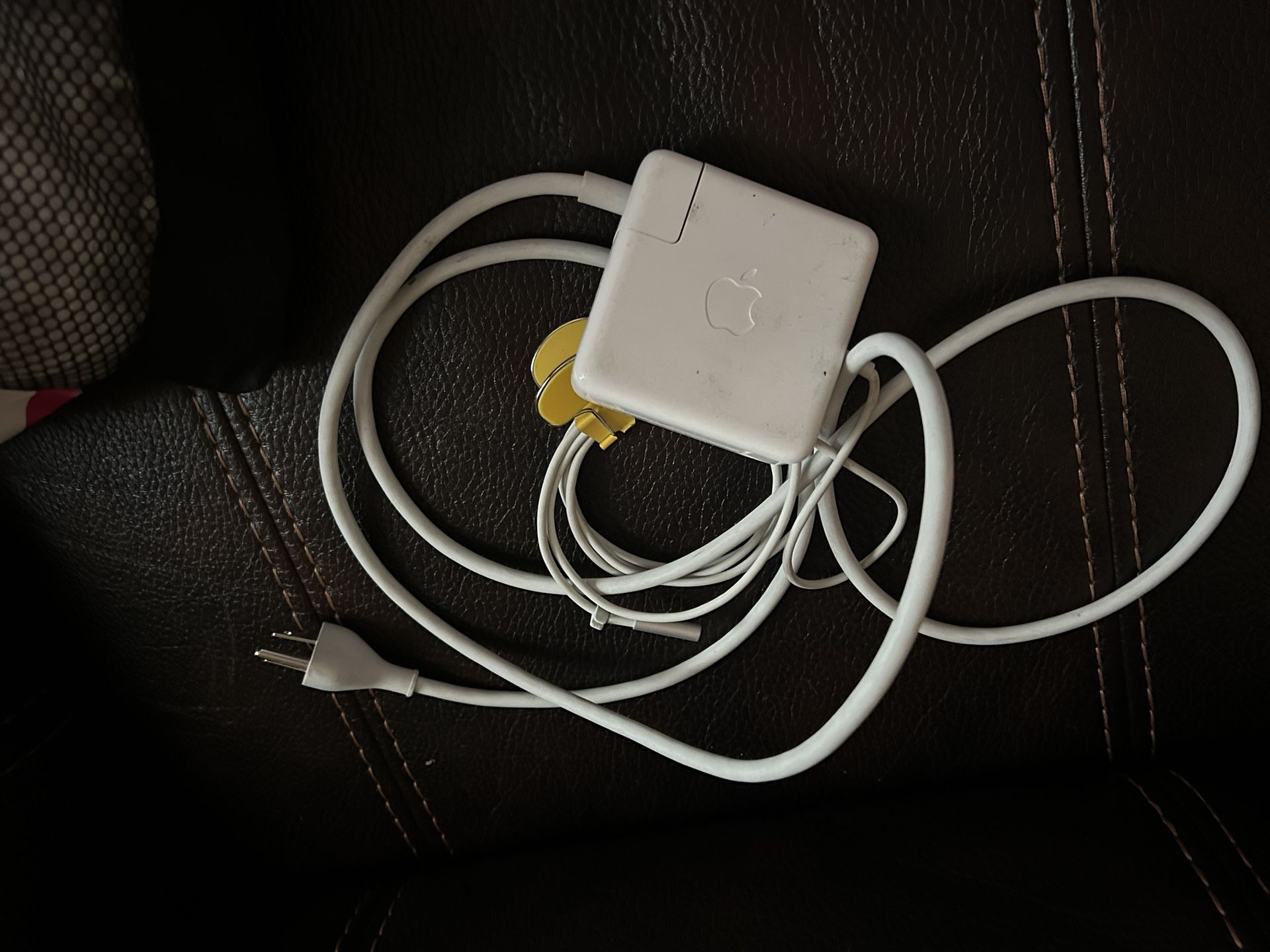 Apple Cord 6 peg