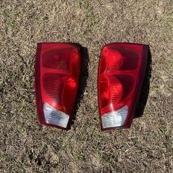 2002-2006 Chevy Avalanche Tail Lights