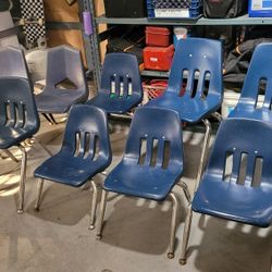 10 Kid Chairs, In Great Conditions 