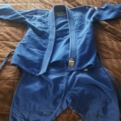 LIKE NEW MARTIAL ARTS GI  *Size 2 Only