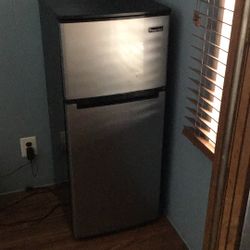 Magic chef Refrigerator 