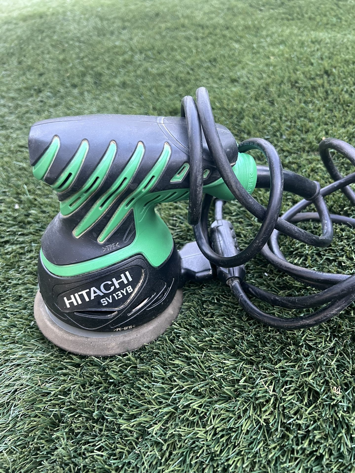 Hitachi 2-Amp Orbital Sander with Dust Management