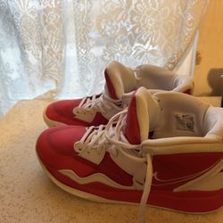 Size 10.5 Kyrie Irving Basketball Shoes