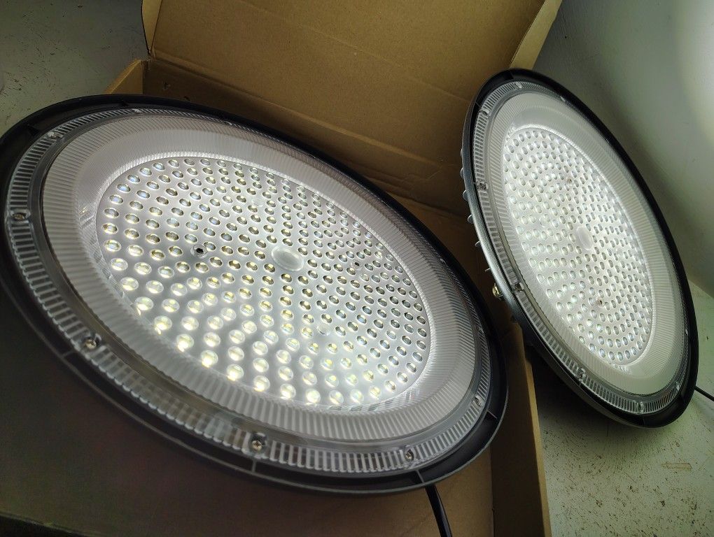 2 UFO Lights
