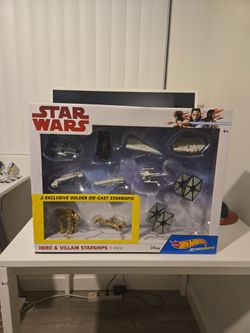 Hot Wheels Star Wars Hero & Villain Starships 11-Pack (2 Exclusive Golden Die-Cast) 