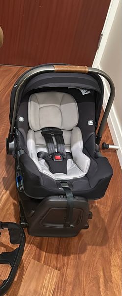 Nuna Infant Car Seat! Excellent Condition.