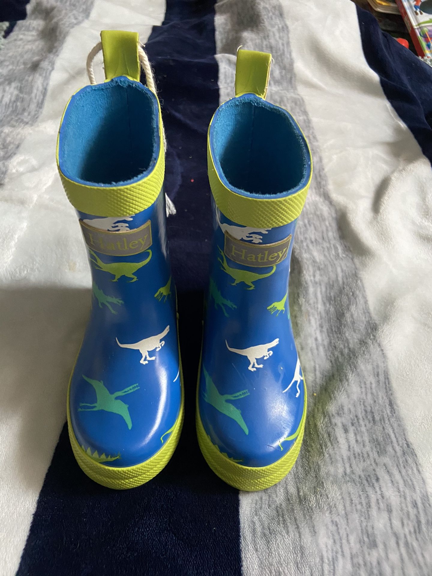 Dinosaur rain boots 4c