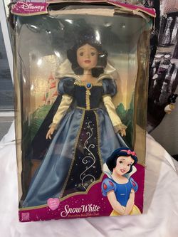 Disney Snow White Porcelain Keepsake Doll Holiday Jewels Edition