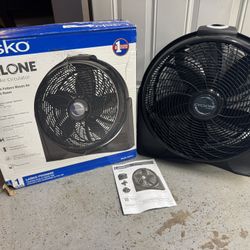 New Lasko Cyclone 3 Speed Fan. Must Pickup