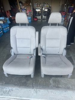 Honda Odyssey  Van 2013 Second Row Seats Complete set  Tan Gray