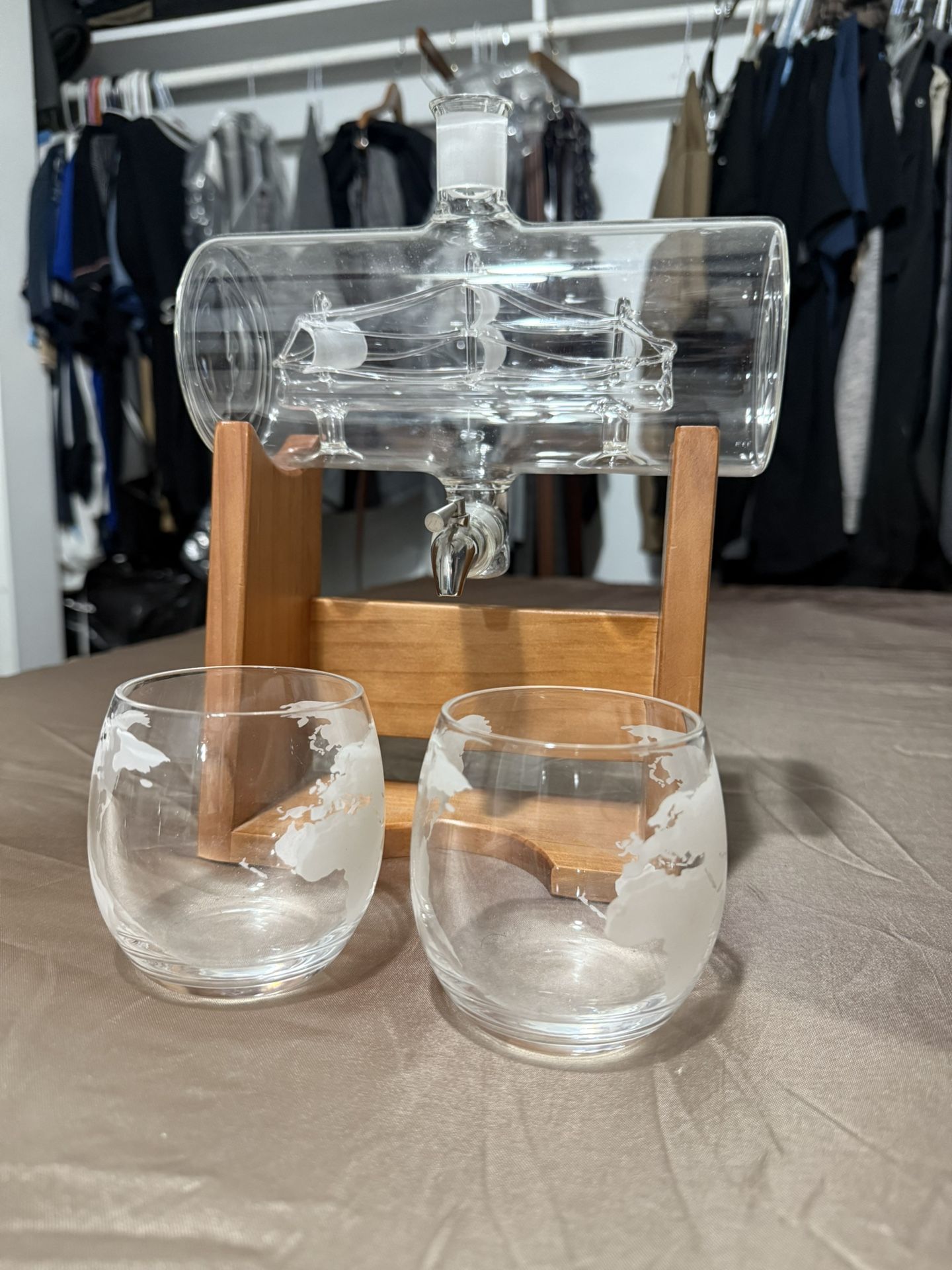 Whiskey Decanter Set with World Map Glasses – Like New!