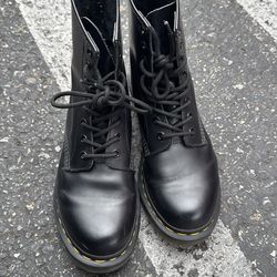 Dr Martens Size 8 in