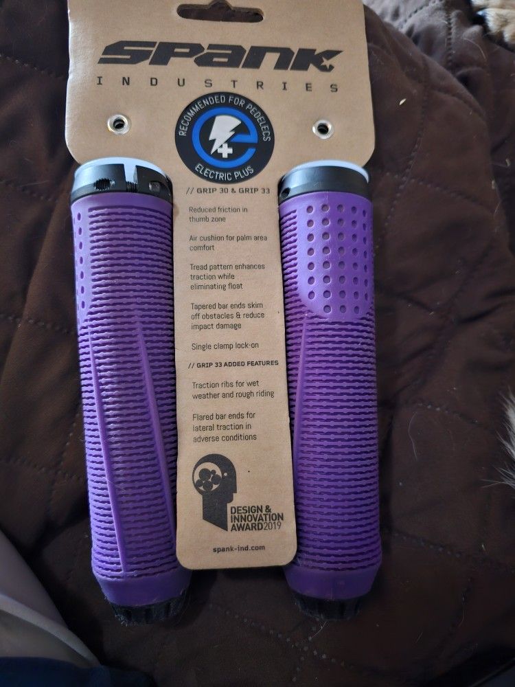New Spank Grips Locking Ends