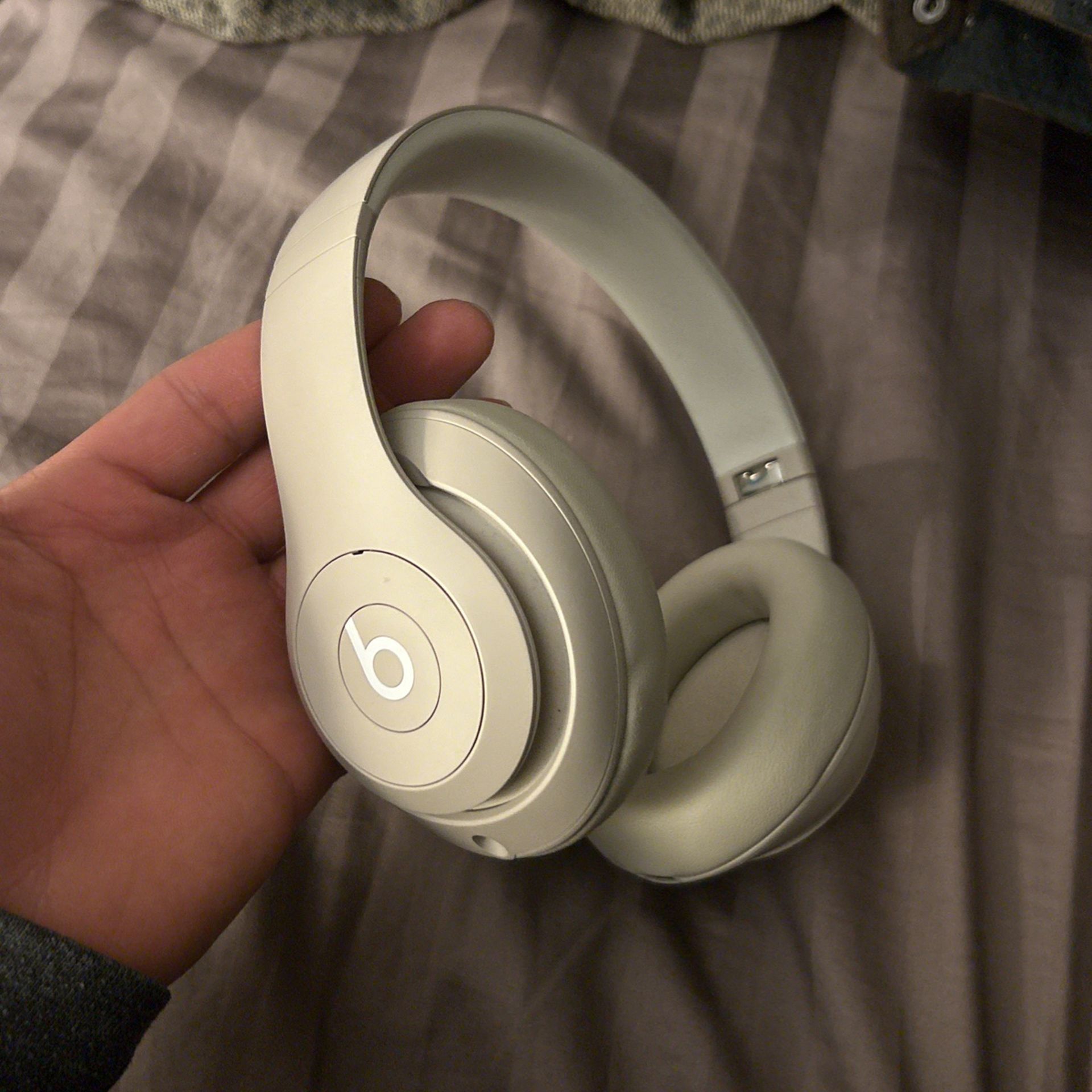 Studio Pros Like New