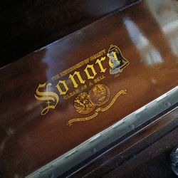 SONORA VICTOR VICTROL...A nineteen fourteen