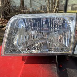 2006 Grand Marquis Drivers Side Headlight Assembly 