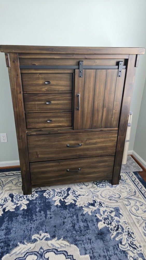 Mint Condition Solid Wood Wardrobe 